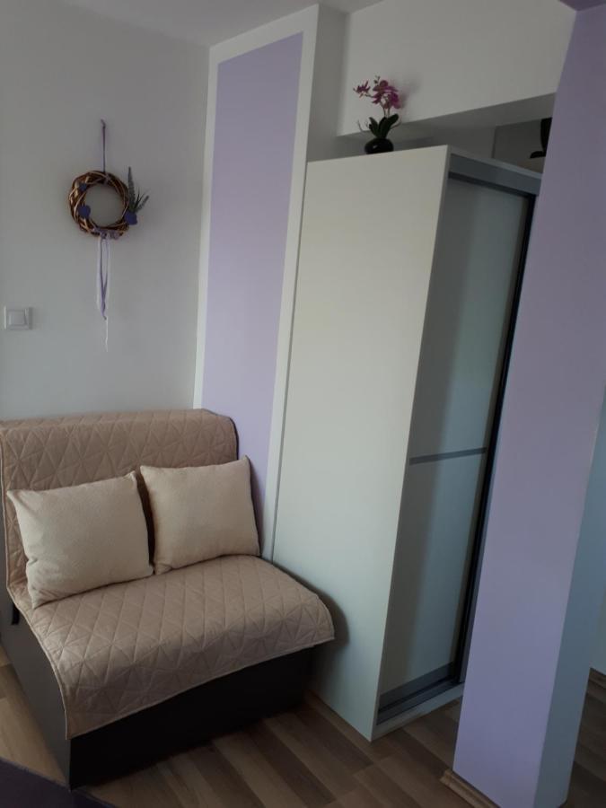 Iris Room & Apartment สลูน ภายนอก รูปภาพ