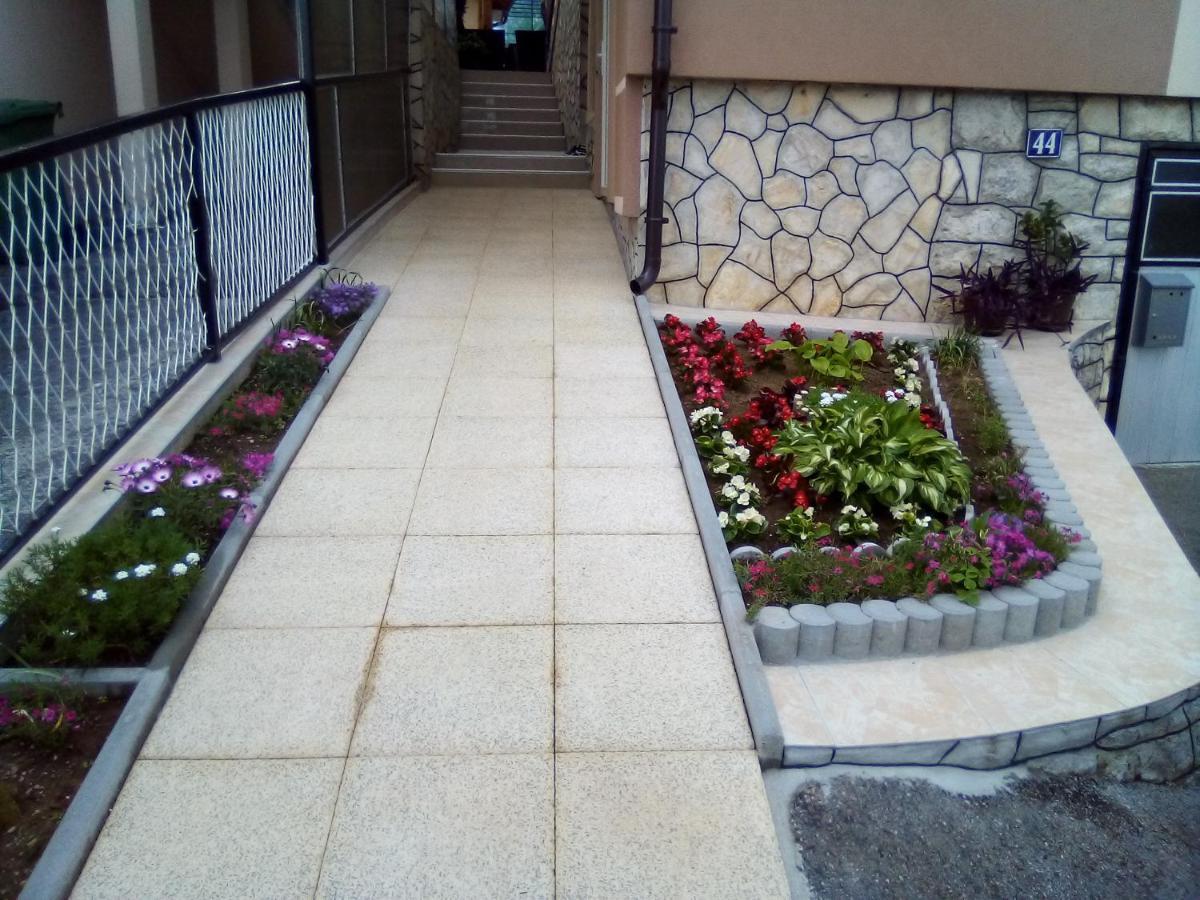Iris Room & Apartment สลูน ภายนอก รูปภาพ