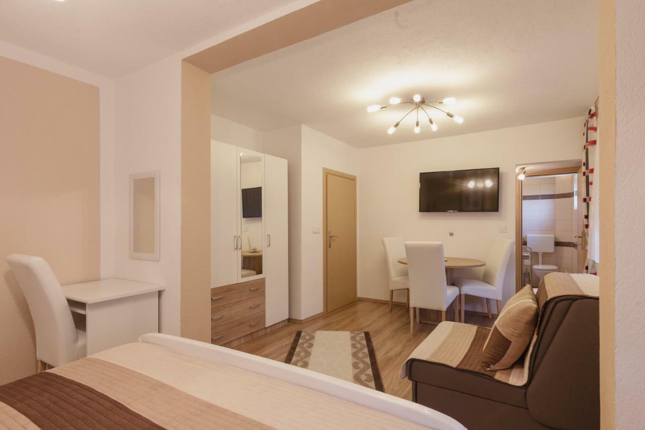 Iris Room & Apartment สลูน ภายนอก รูปภาพ