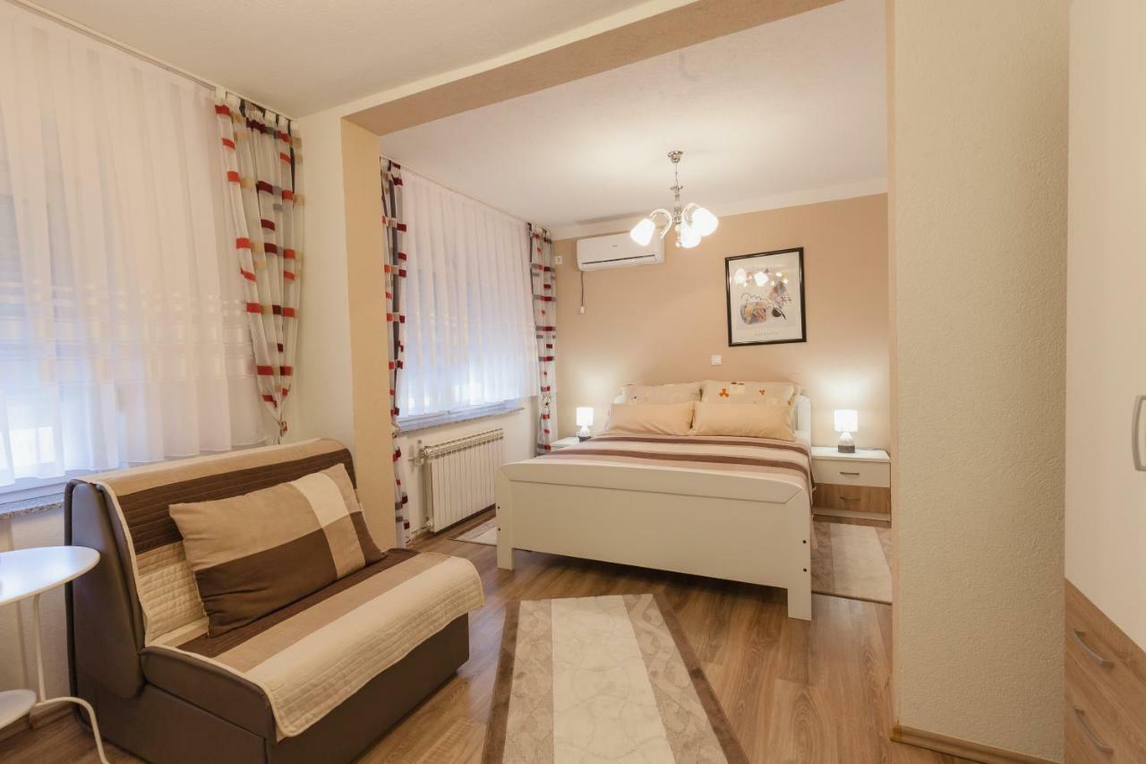 Iris Room & Apartment สลูน ภายนอก รูปภาพ