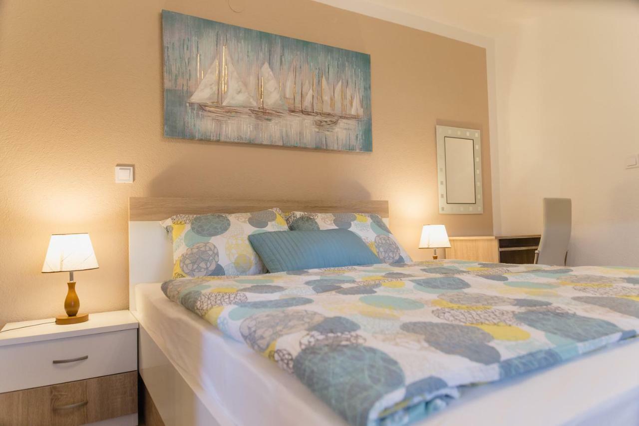 Iris Room & Apartment สลูน ภายนอก รูปภาพ
