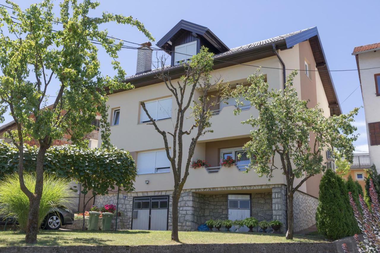 Iris Room & Apartment สลูน ภายนอก รูปภาพ