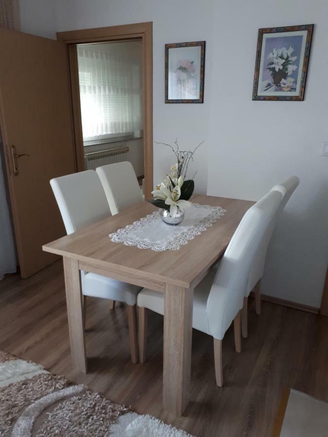 Iris Room & Apartment สลูน ภายนอก รูปภาพ
