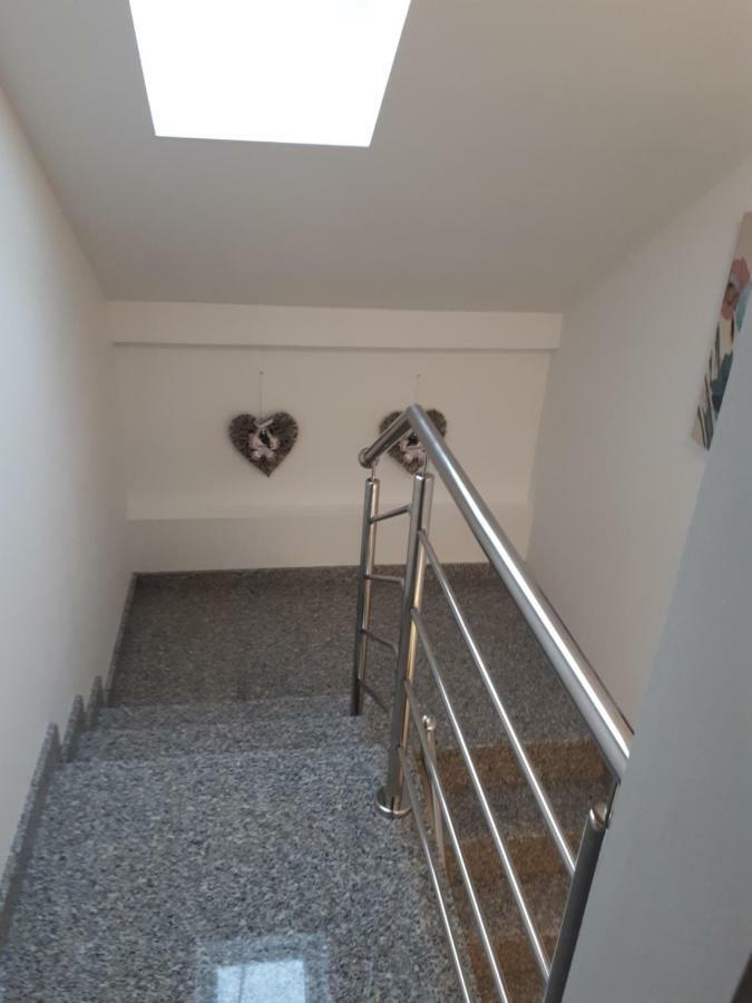 Iris Room & Apartment สลูน ภายนอก รูปภาพ