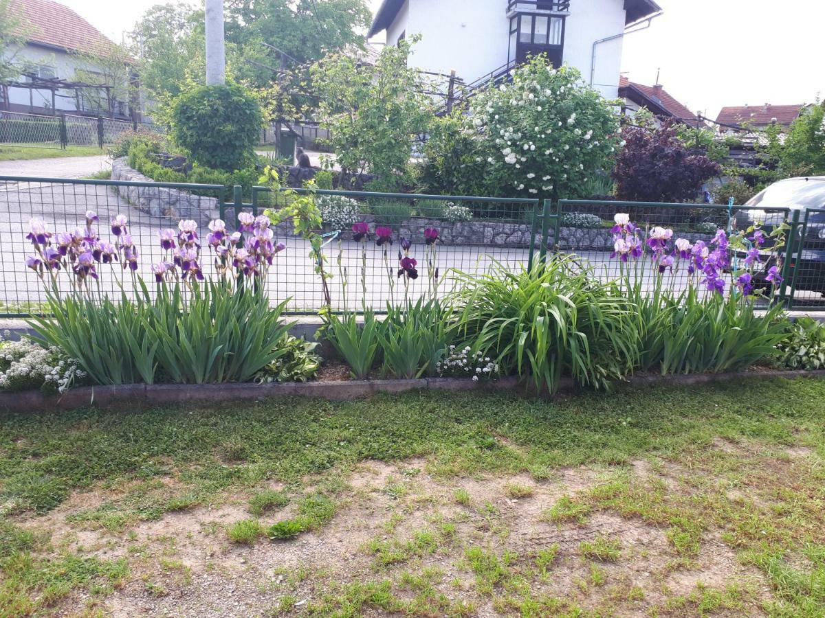 Iris Room & Apartment สลูน ภายนอก รูปภาพ